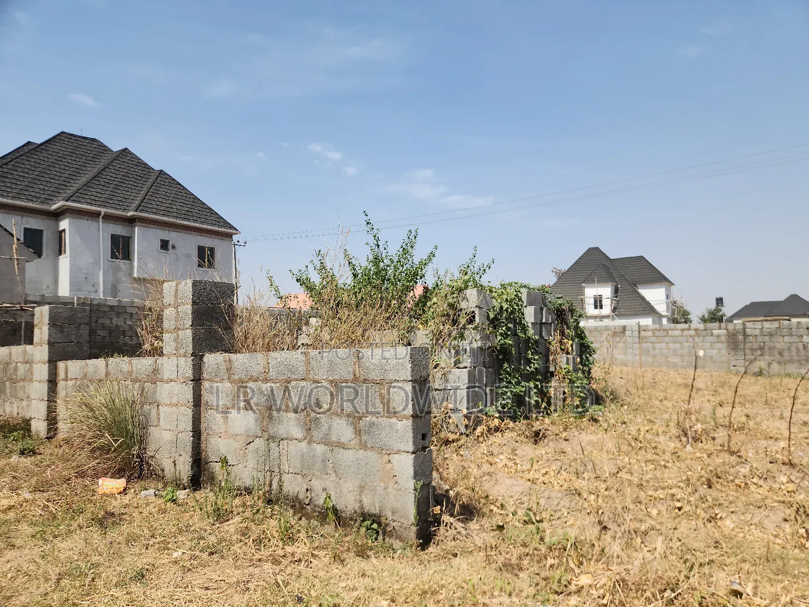 500sqm Land, Corner Piece in a Habitable Estate