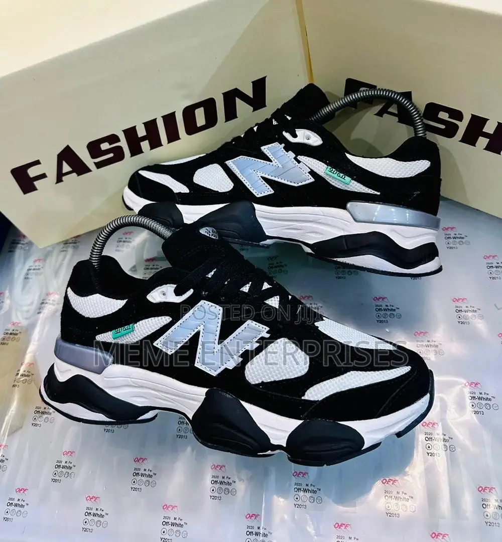 White_black Sneakers