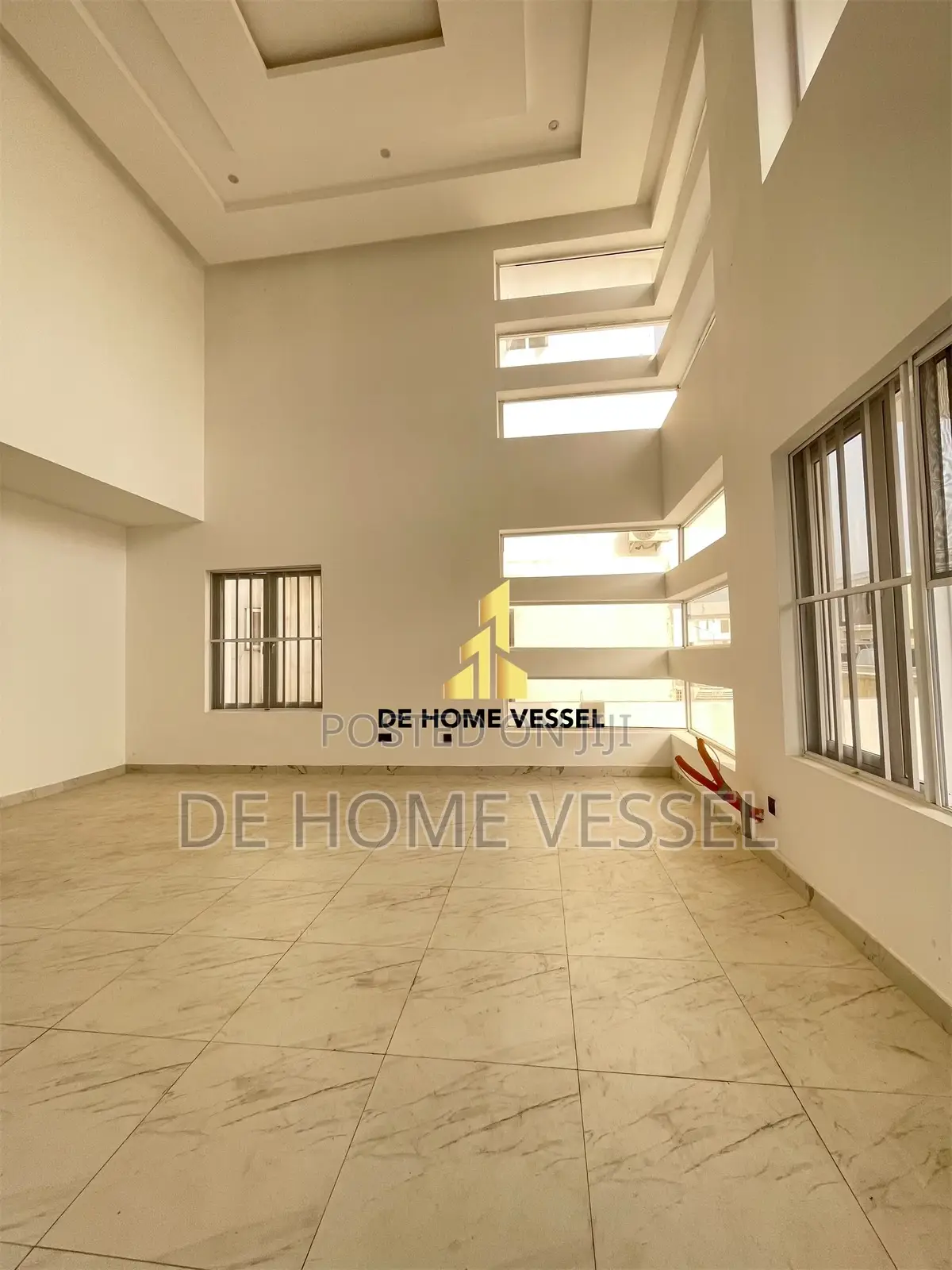 5bdrm Duplex in Chevron for sale