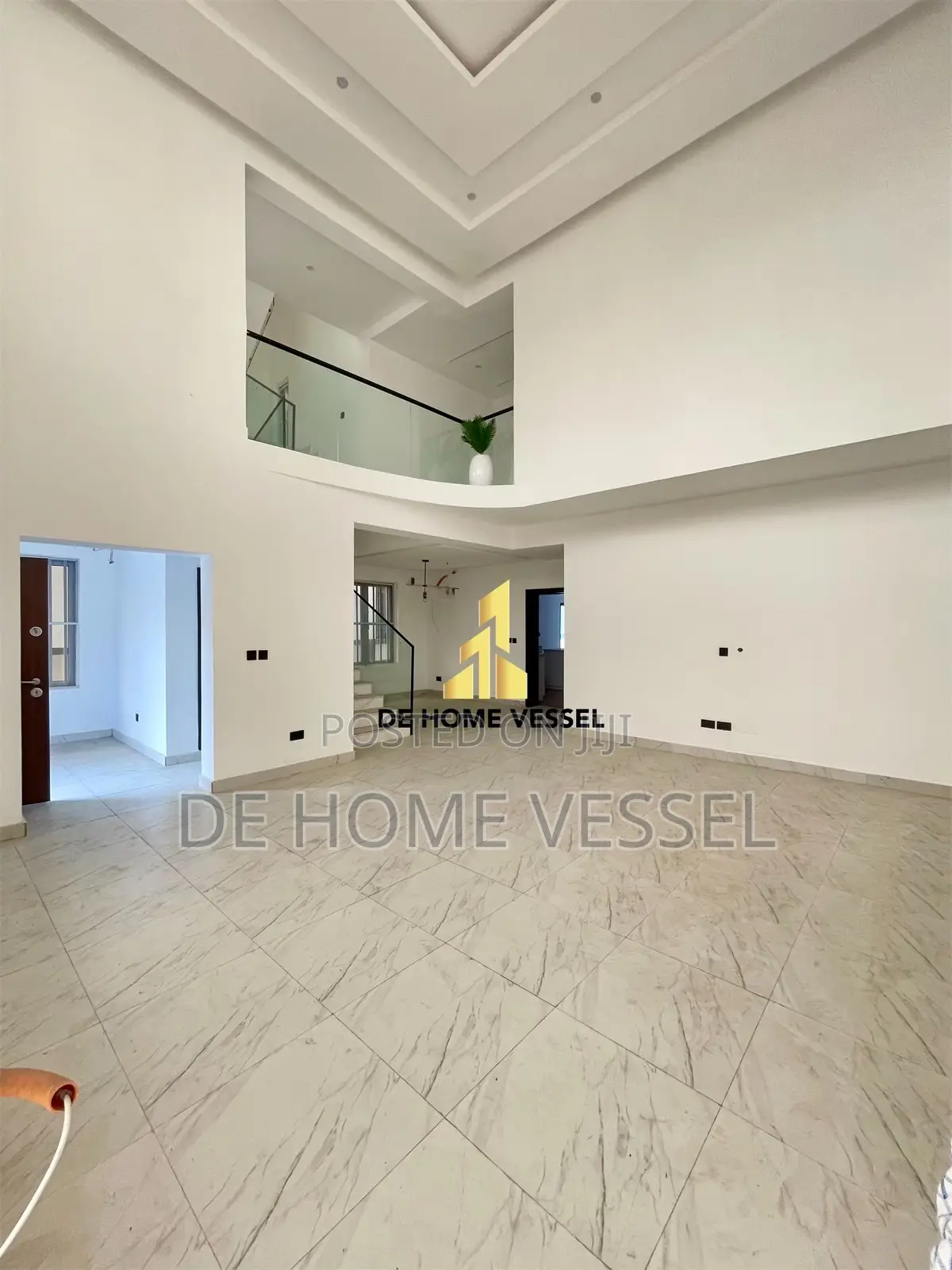 5bdrm Duplex in Chevron for sale