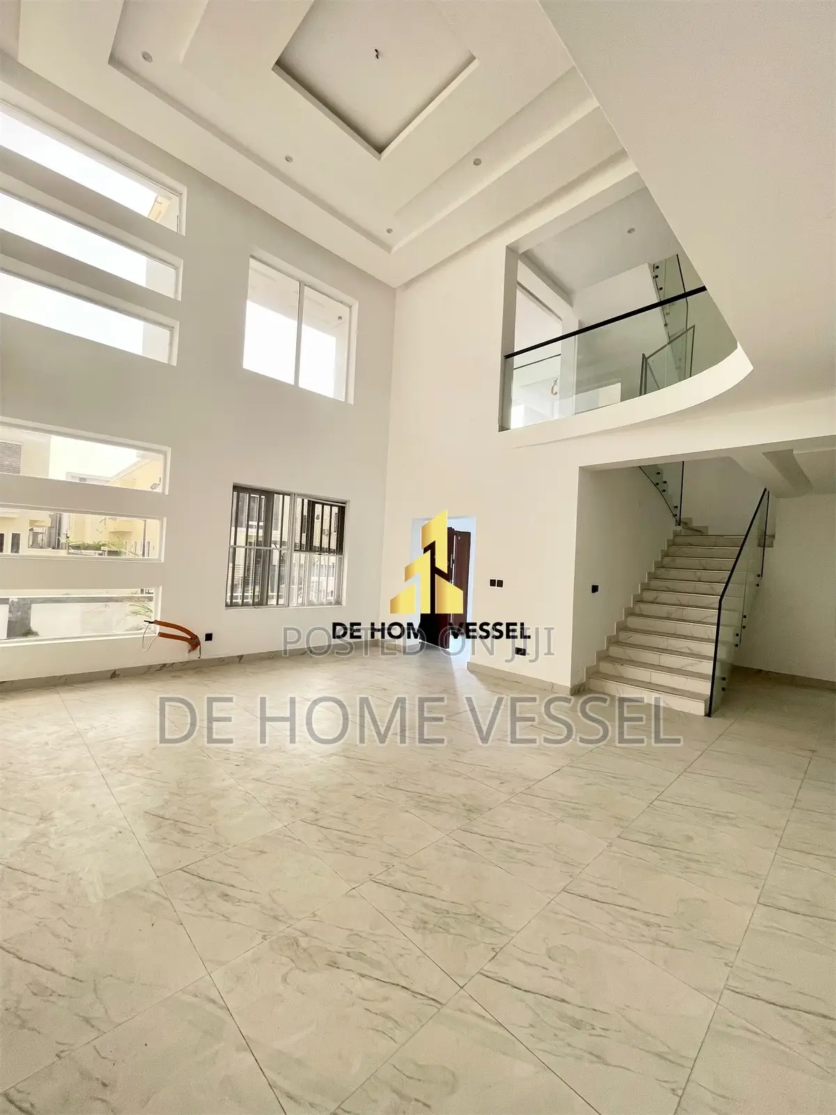 5bdrm Duplex in Chevron for sale