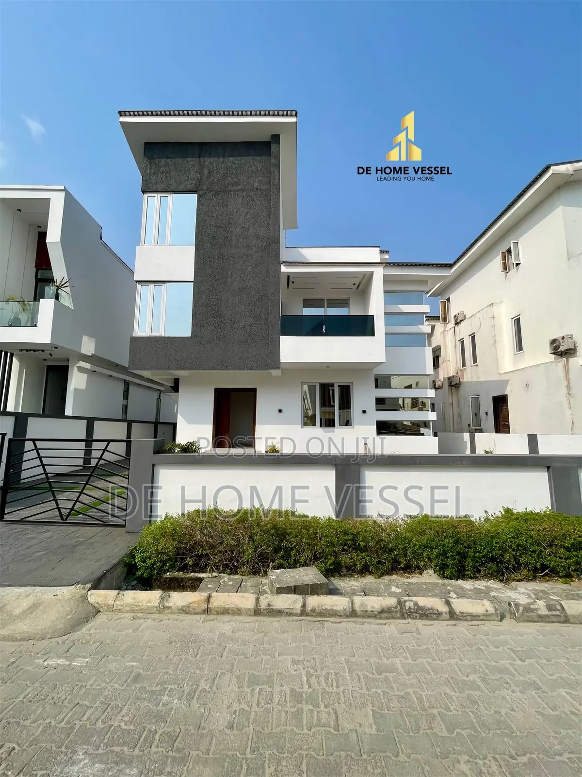 5bdrm Duplex in Chevron for sale