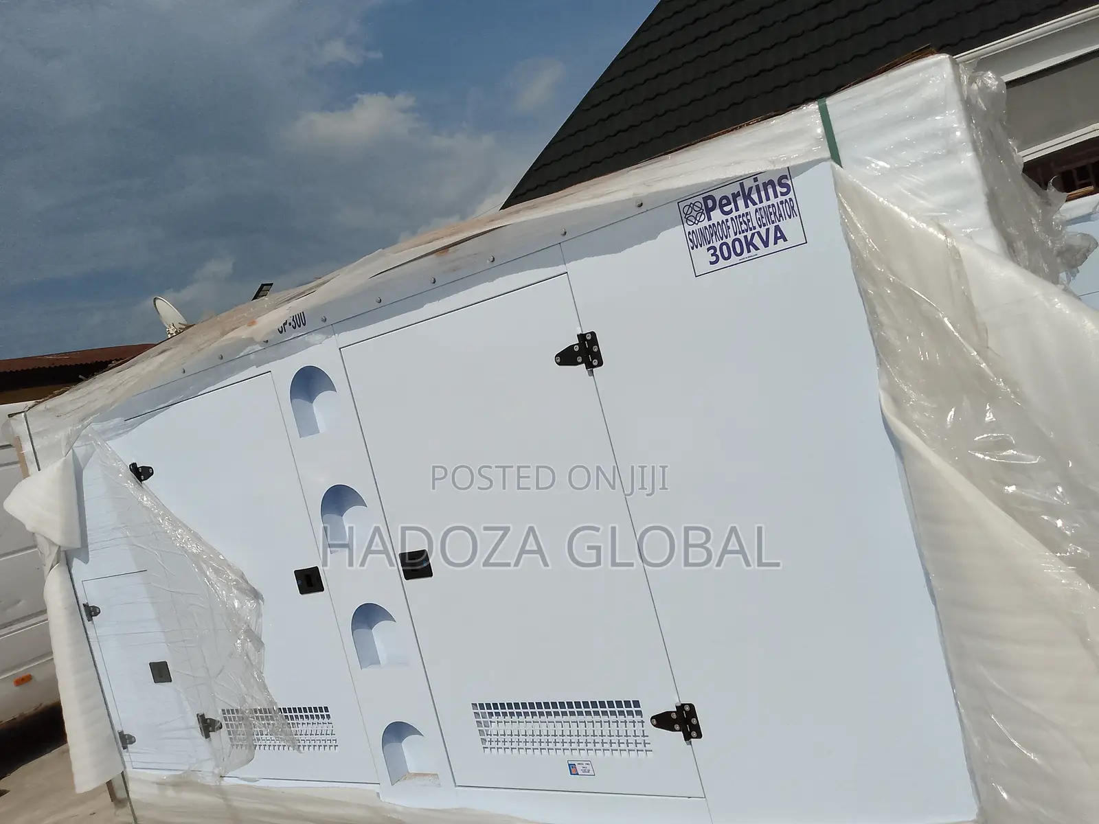 Low-Emmision 300kva Soundproof Perkins Generator