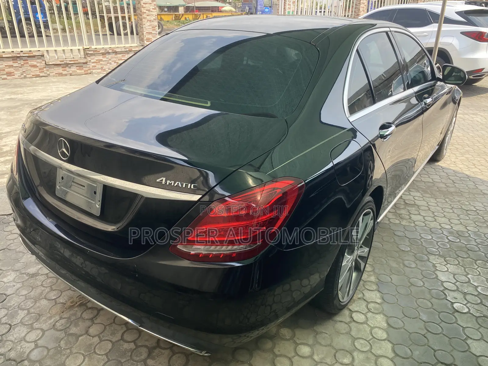 Mercedes-Benz C300 Base AWD 4Matic Sedan (2.0L 4cyl 7A) 2015 Black