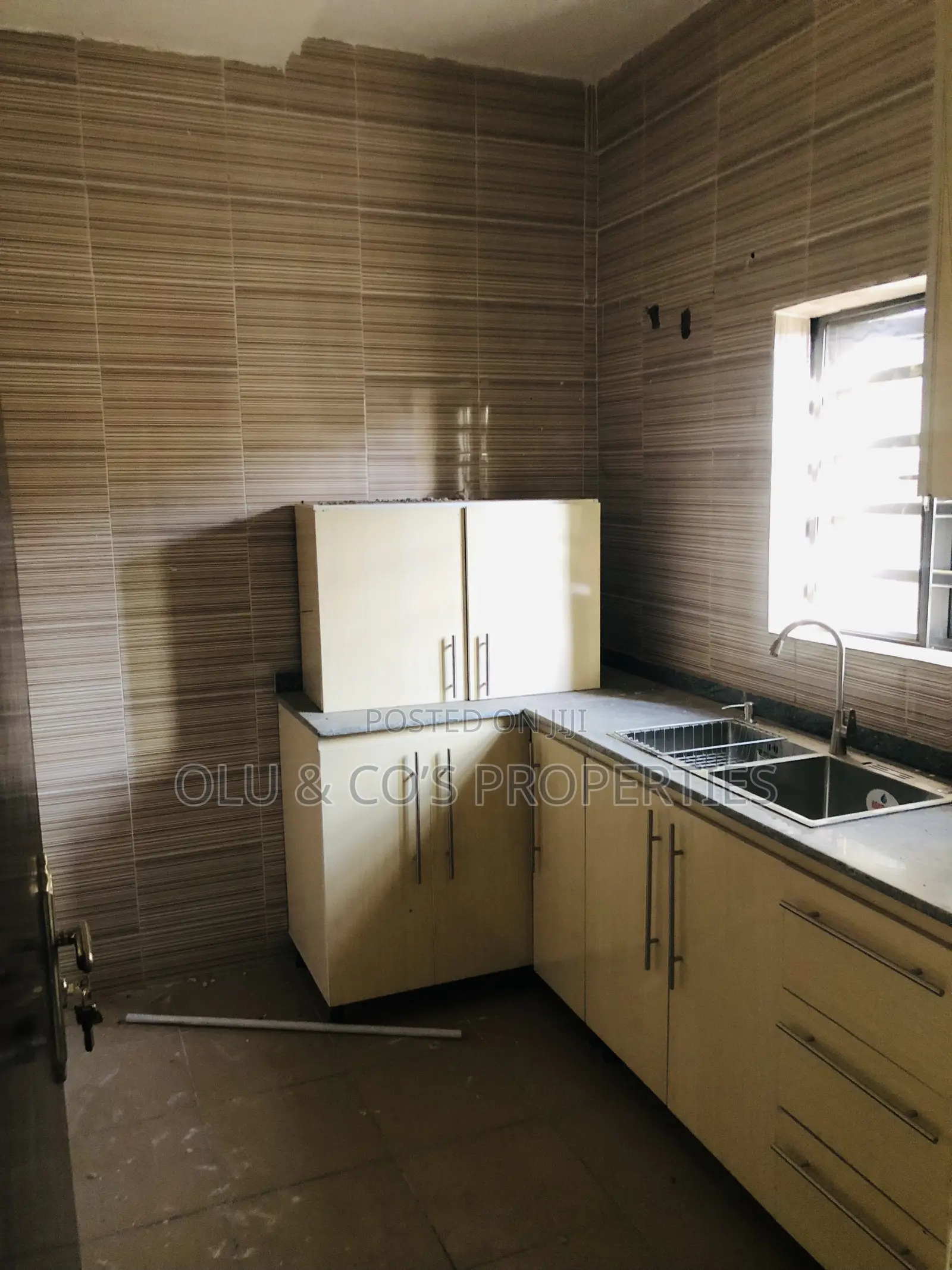 1bdrm Room & Parlour in Nut District for rent
