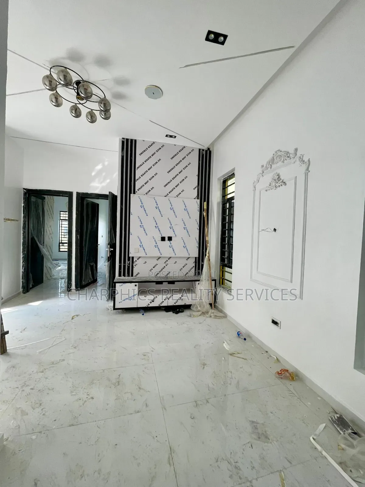 5bdrm Duplex in Chevron for sale