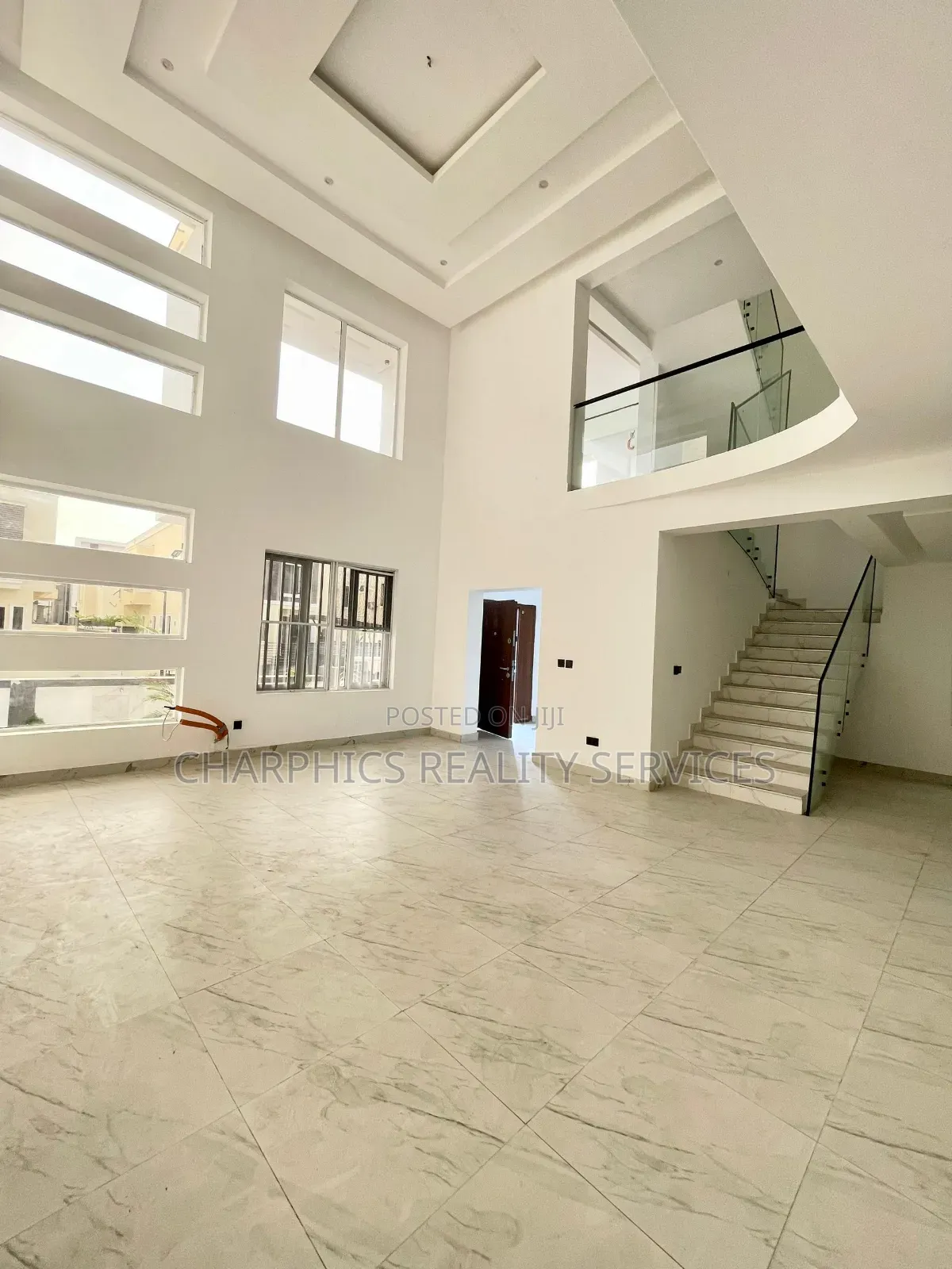 5bdrm Duplex in Chevron for sale