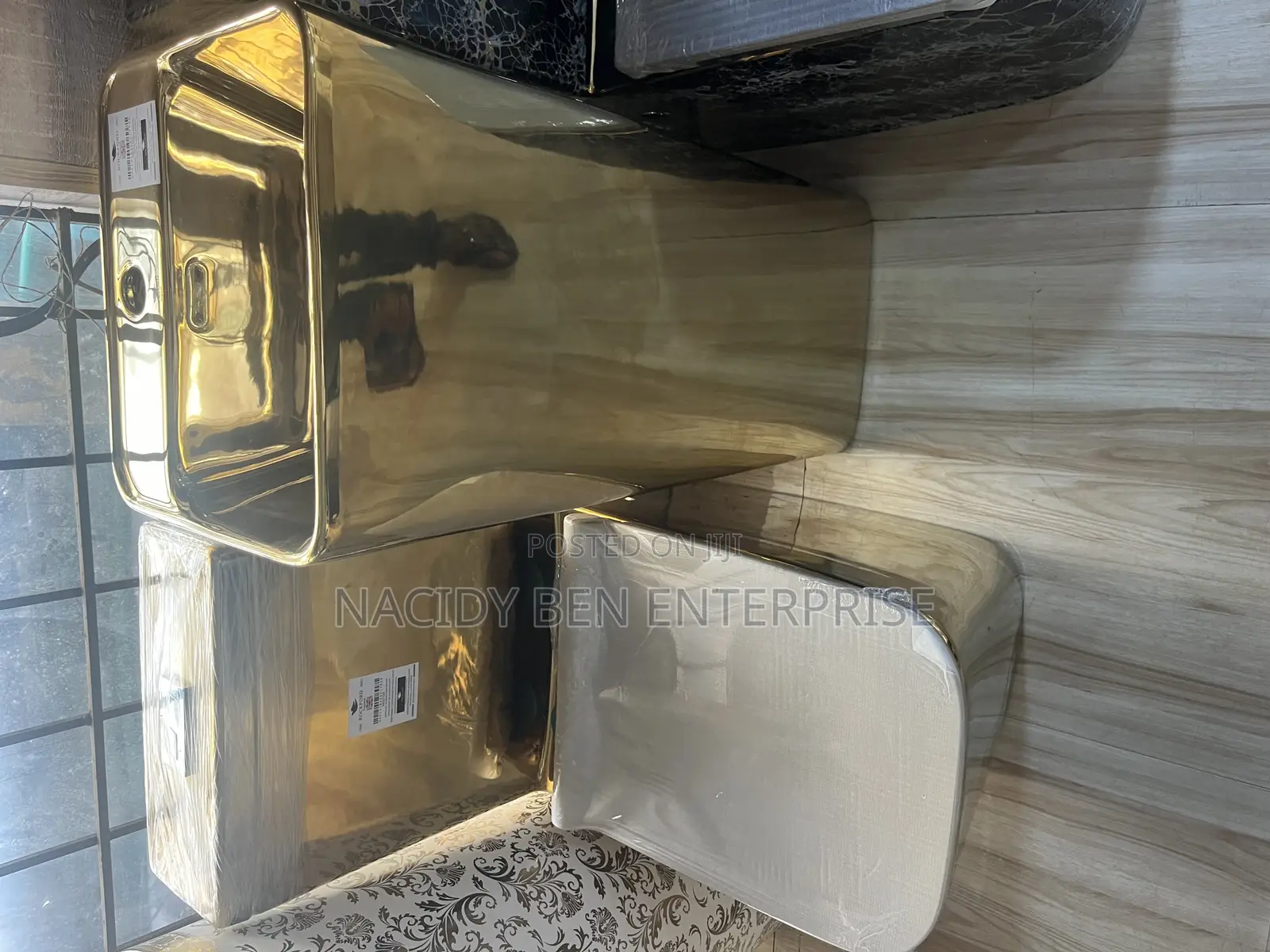 Set of Gold Wc