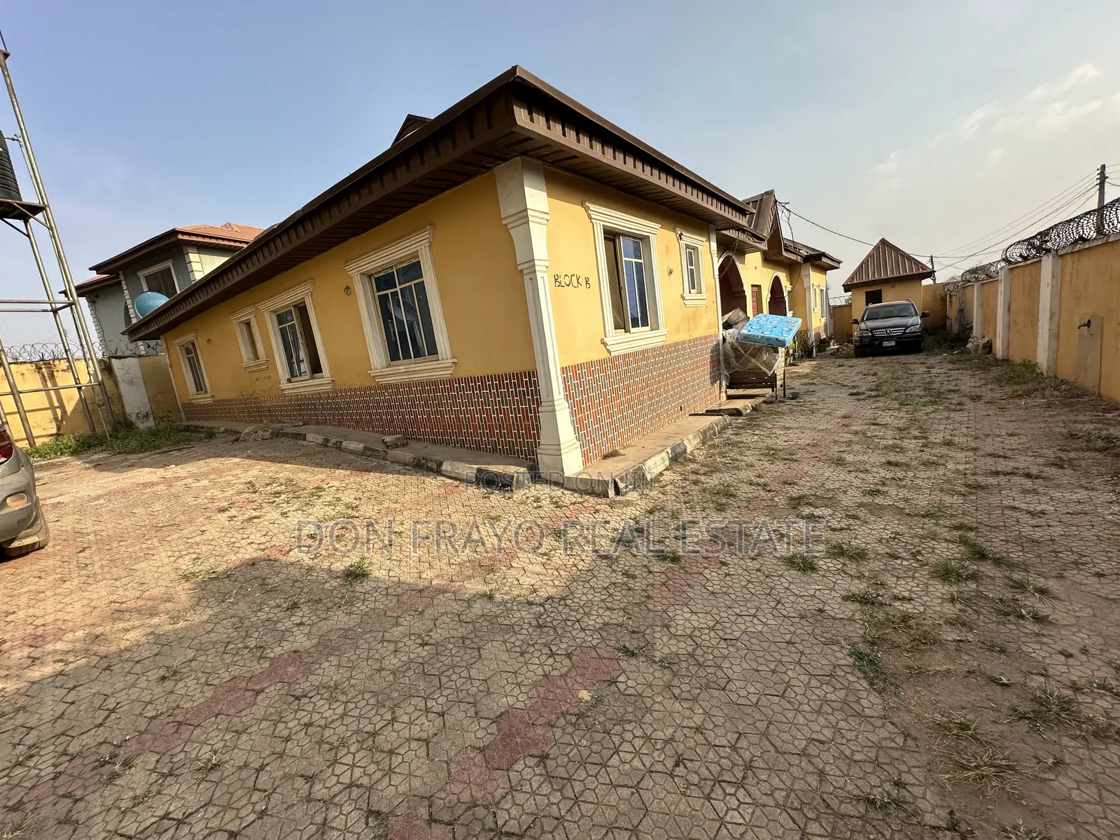 15bdrm Block of Flats in Harmony Estate, Ologuneru for sale