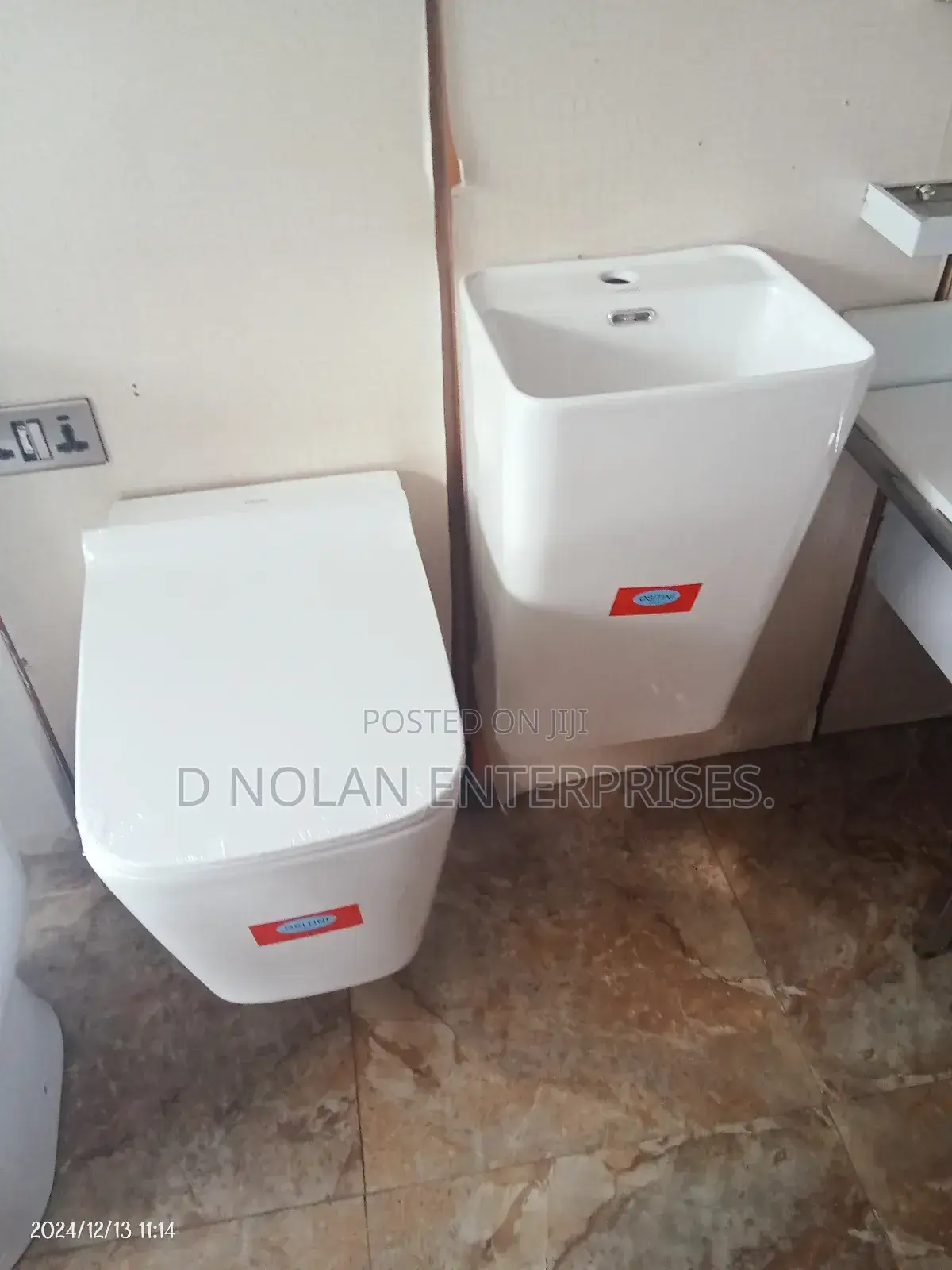 Black One White Complete Set Water Closet