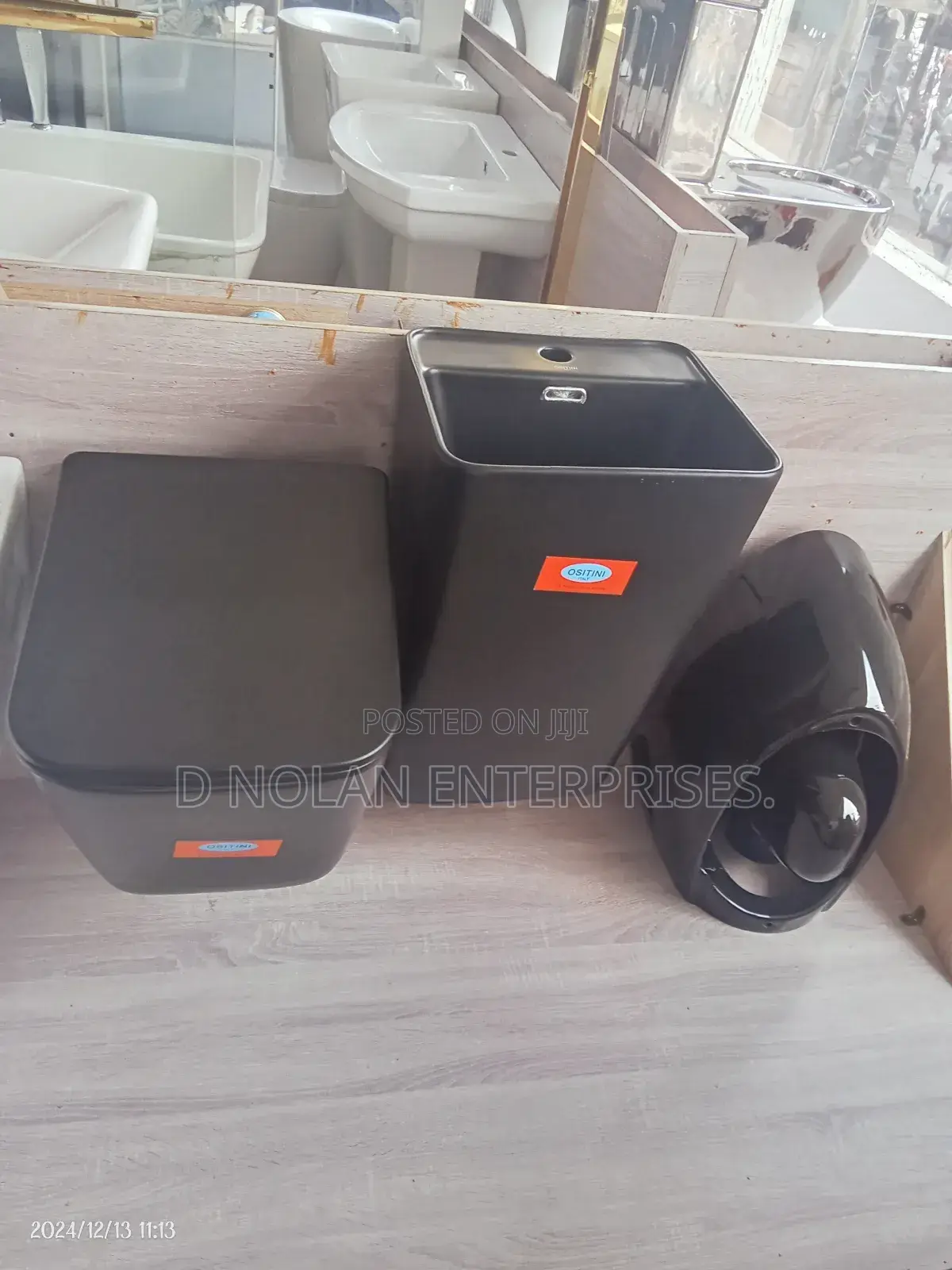 Black One White Complete Set Water Closet