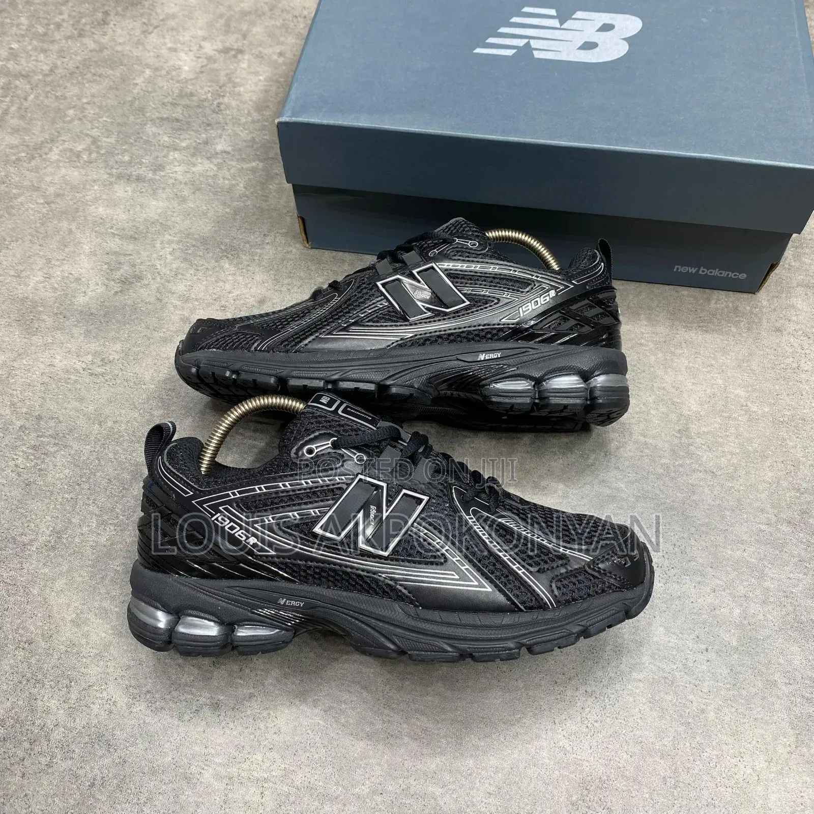 New Balance 1906R Sneakers