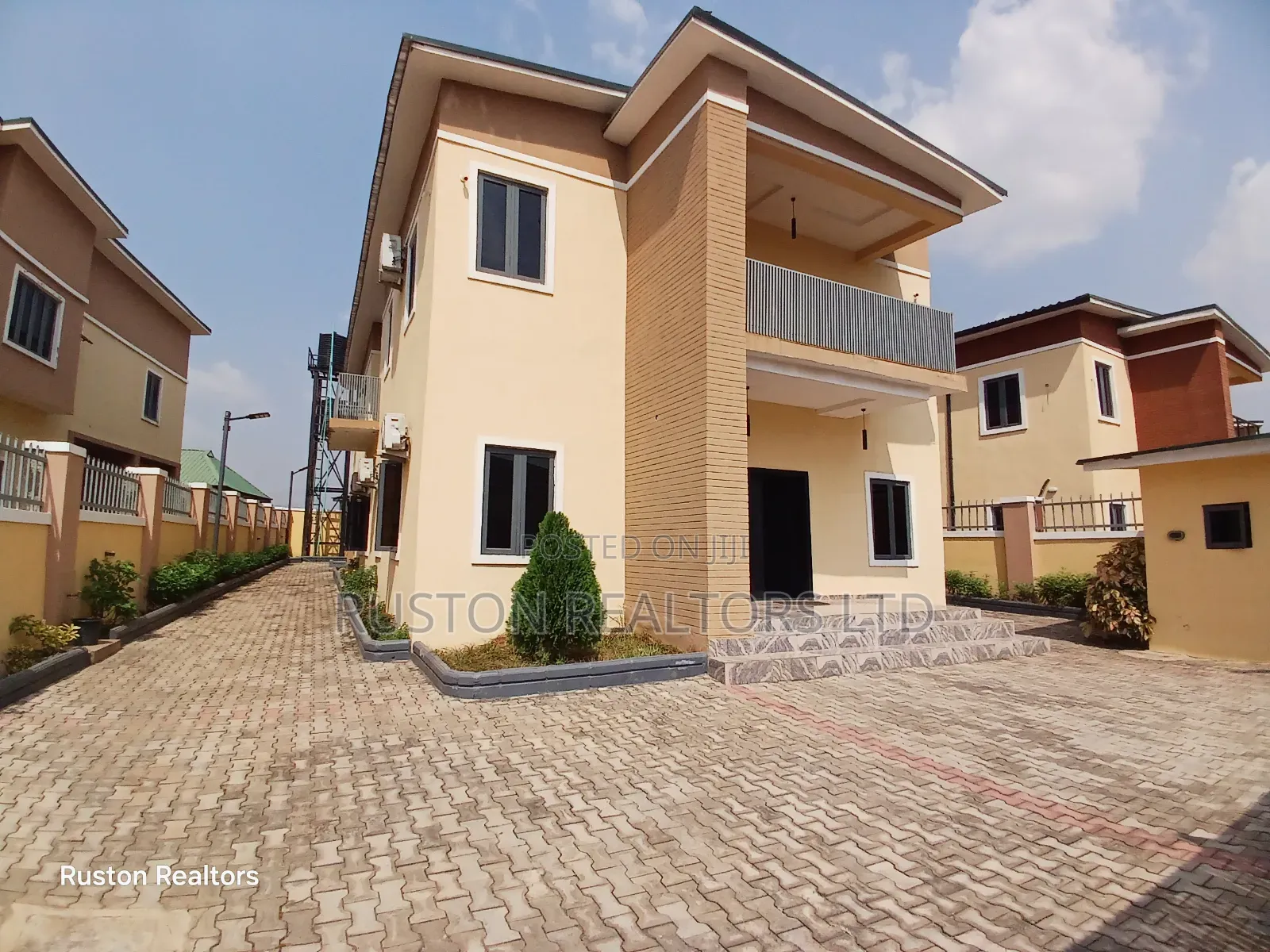 Furnished 5bdrm Duplex in Jericho for sale