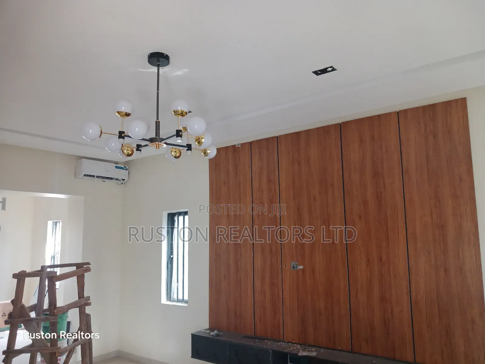 5bdrm Duplex in Jericho for sale