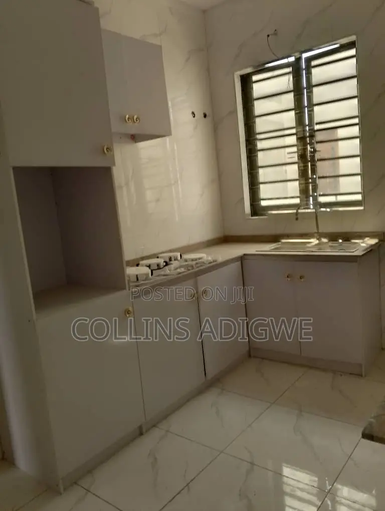3bdrm Duplex in Metro Estate for sale