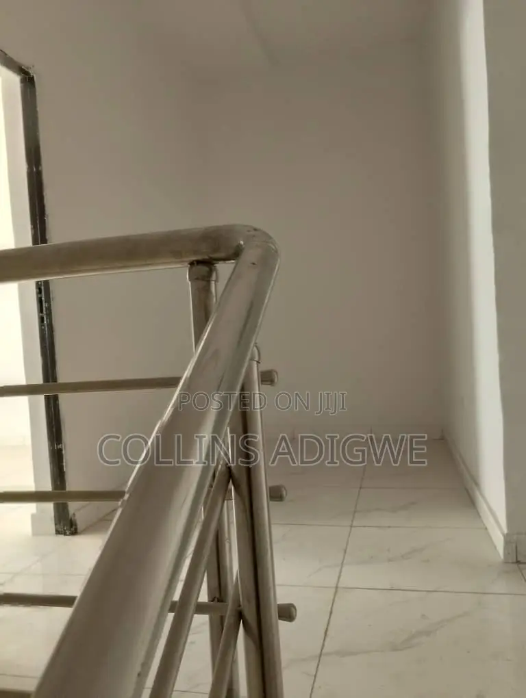 3bdrm Duplex in Metro Estate for sale