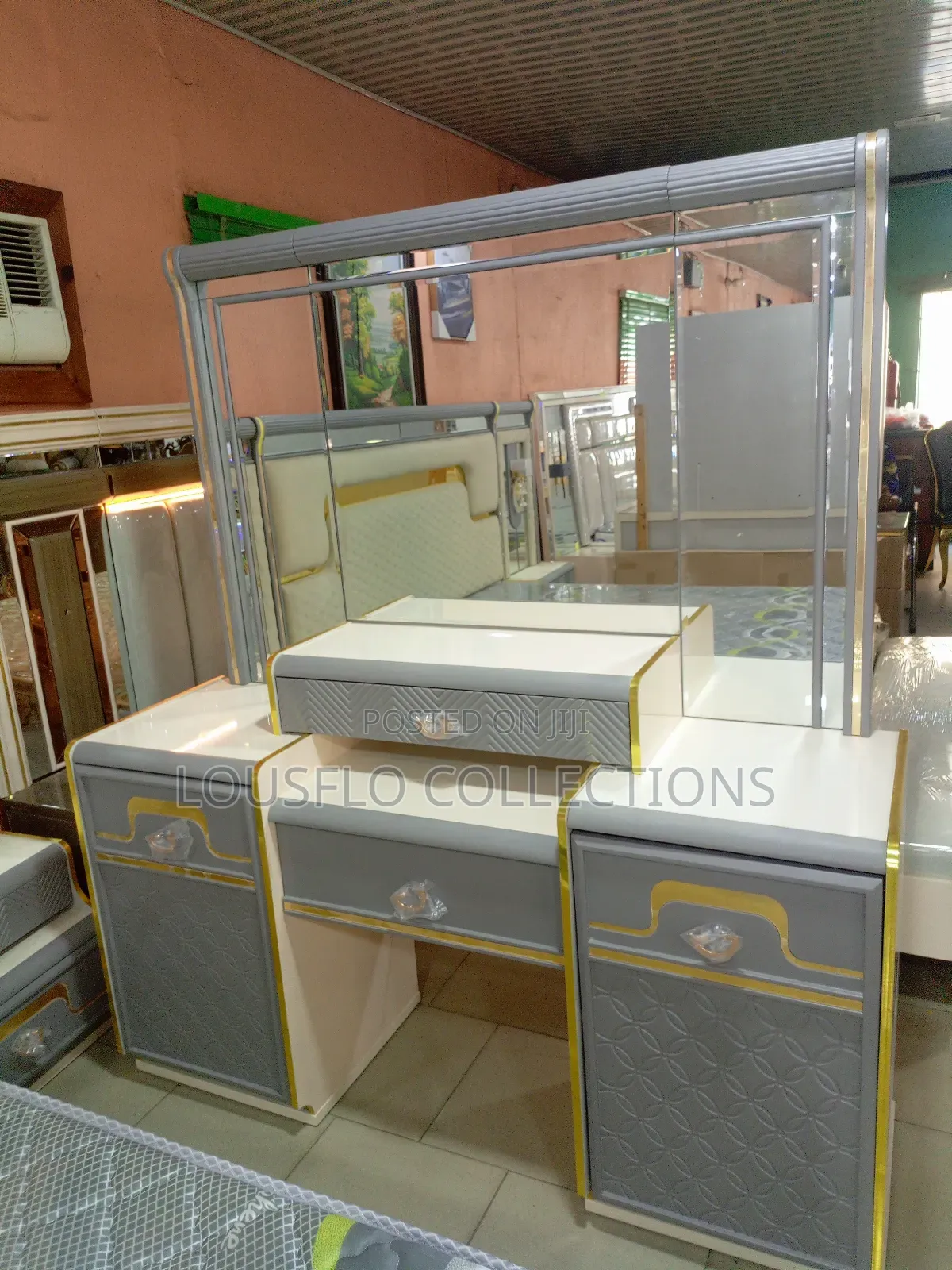 New Arrival Your Quality Turkey Bed With Light and Mirror