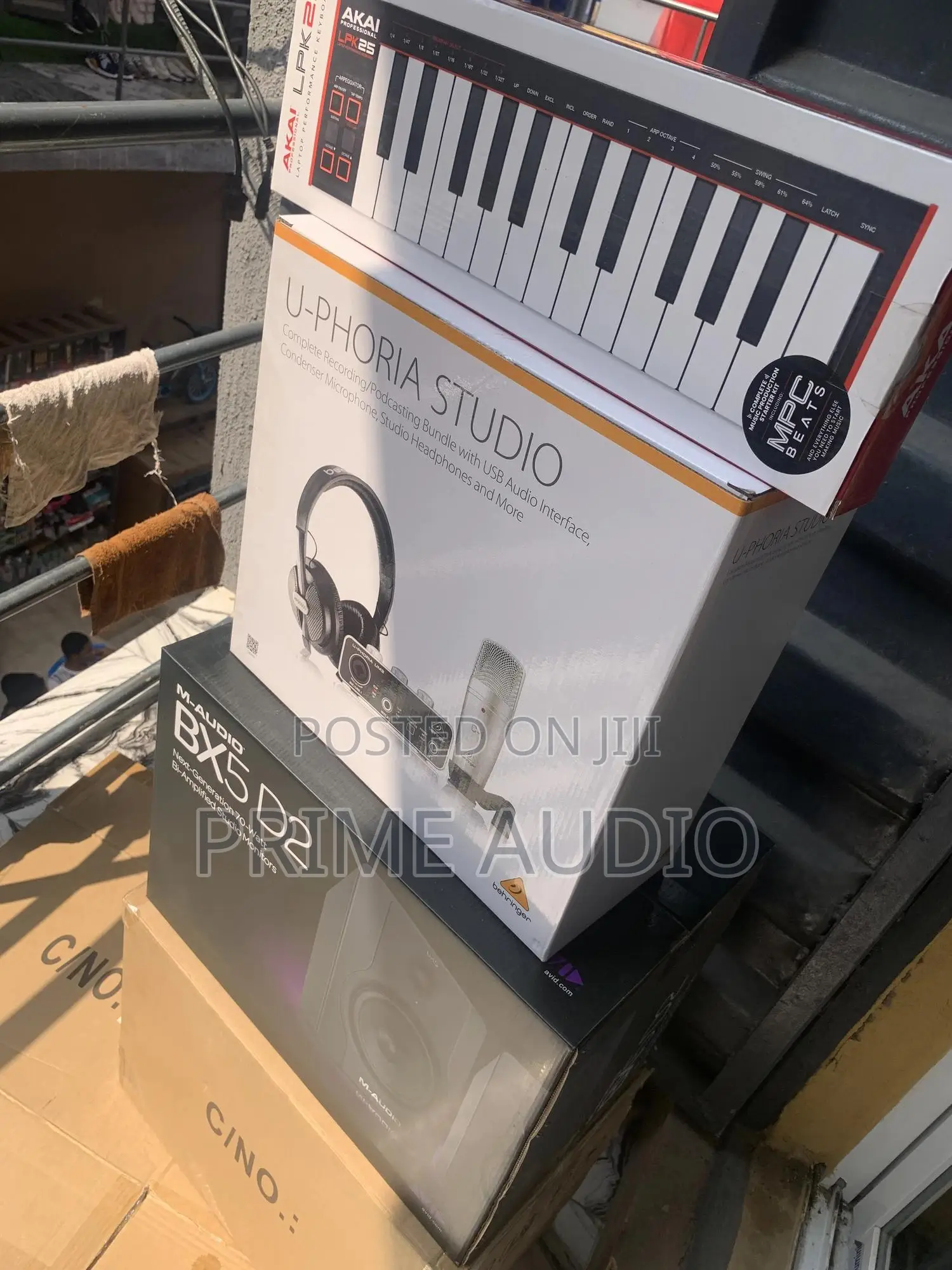 U-Phoria Studio and M-Audio Studio Monitor Bundle