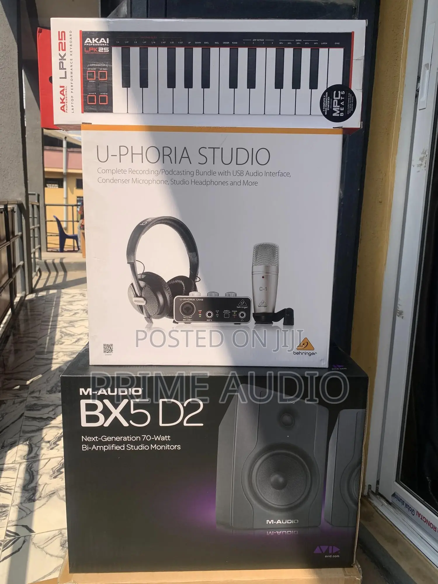 U-Phoria Studio and M-Audio Studio Monitor Bundle