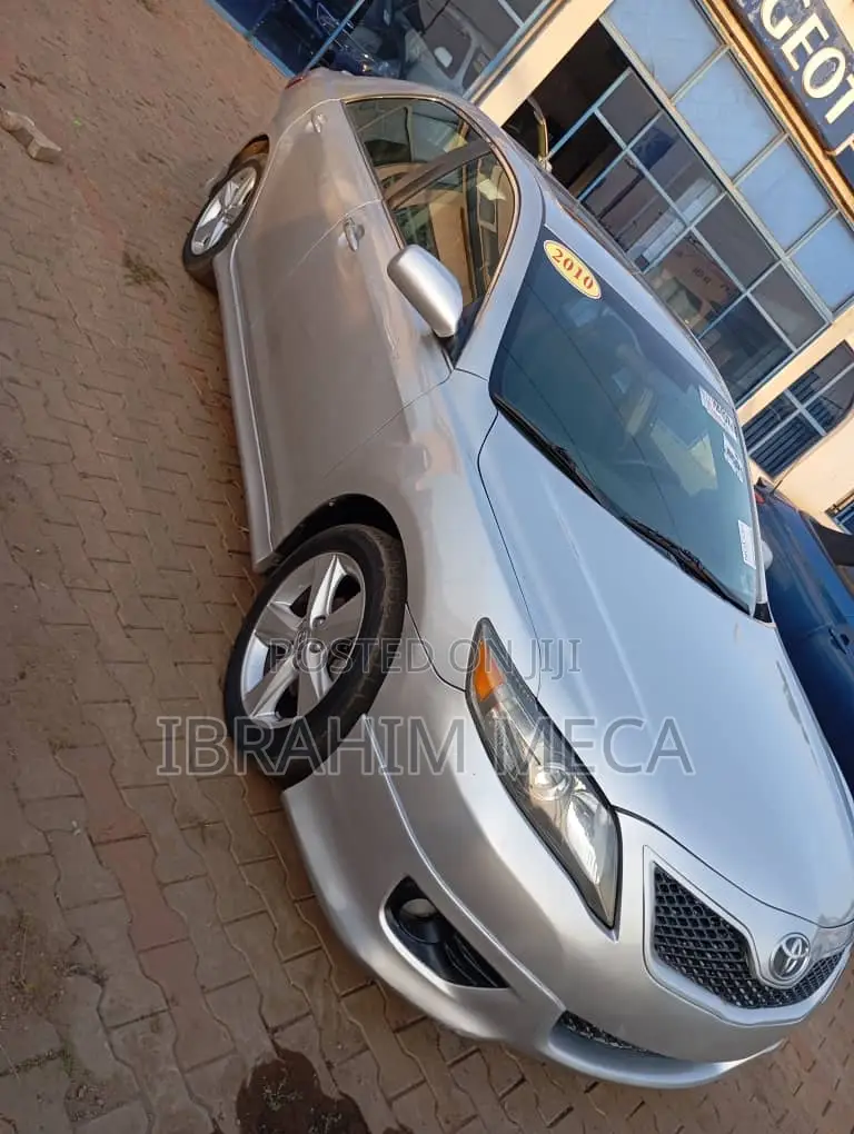 Toyota Camry 2010 Silver