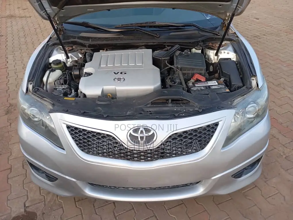 Toyota Camry 2010 Silver