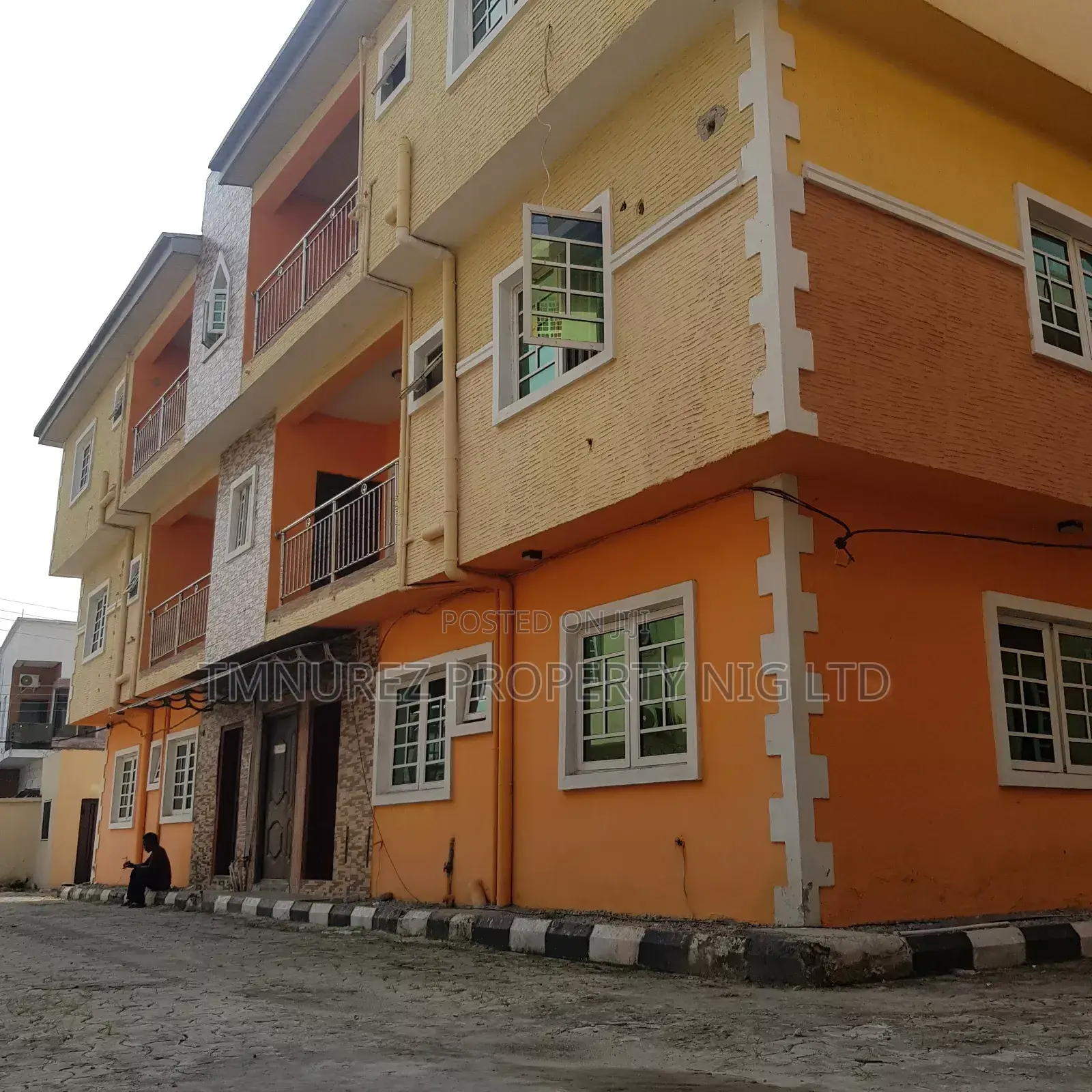 17bdrm Apartment in Osapa London, Lekki Phase 2 for rent