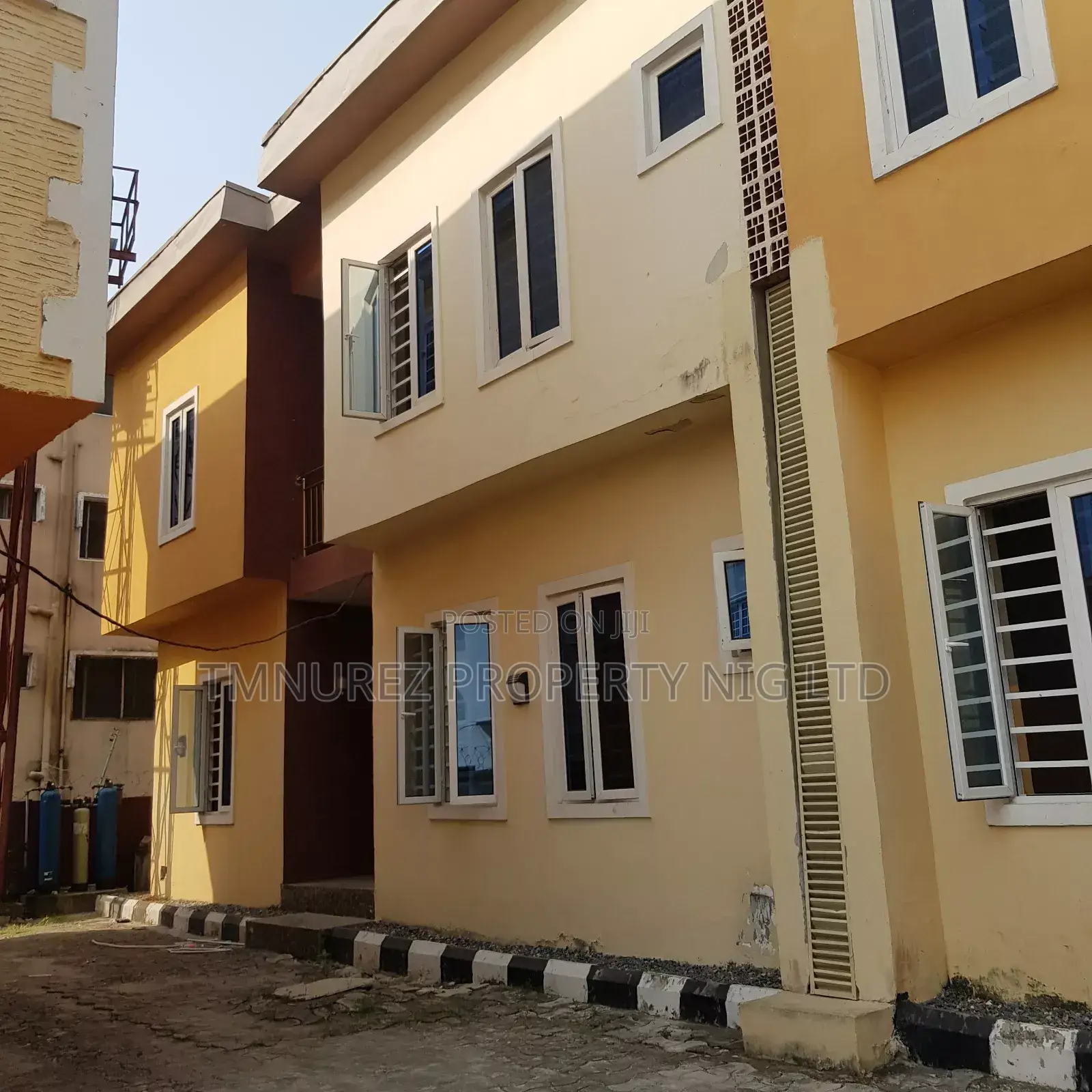 17bdrm Apartment in Osapa London, Lekki Phase 2 for rent