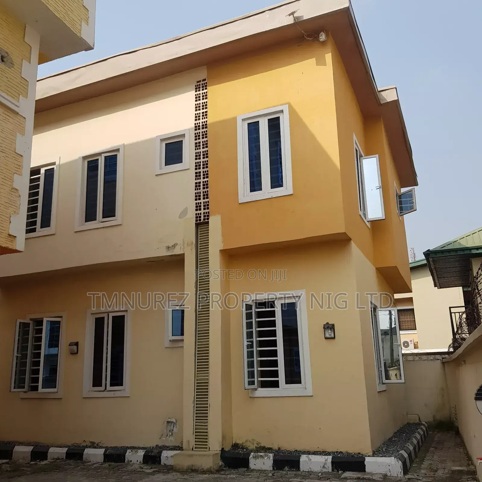 17bdrm Apartment in Osapa London, Lekki Phase 2 for rent