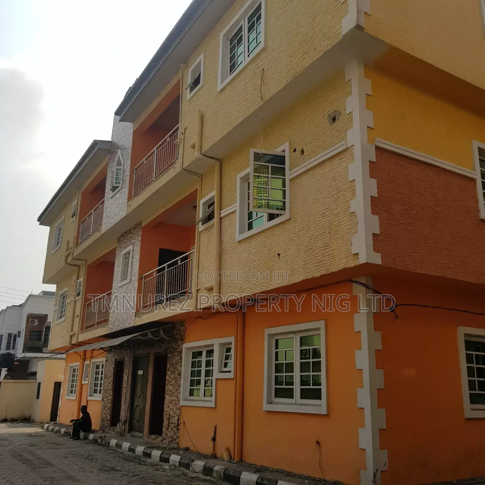 18bdrm Apartment in Osapa Londo, Lekki Phase 2 for rent