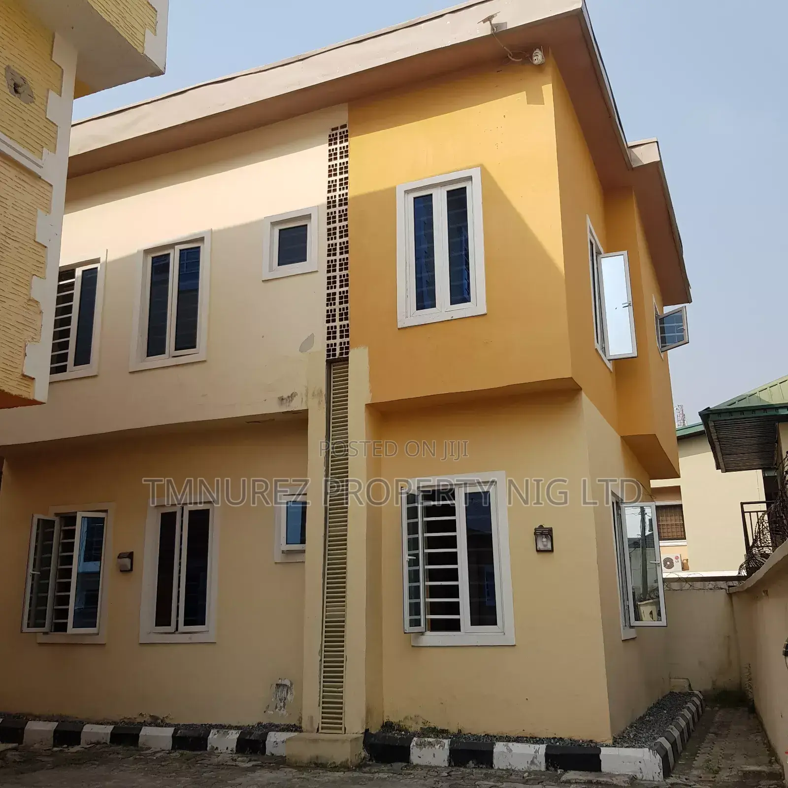 18bdrm Apartment in Osapa Londo, Lekki Phase 2 for rent