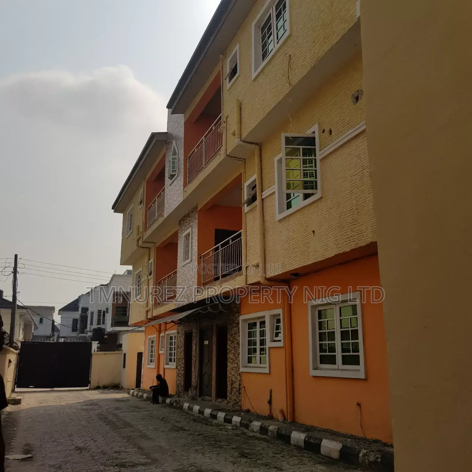 19bdrm Apartment in Osapa London, Lekki Phase 2 for rent
