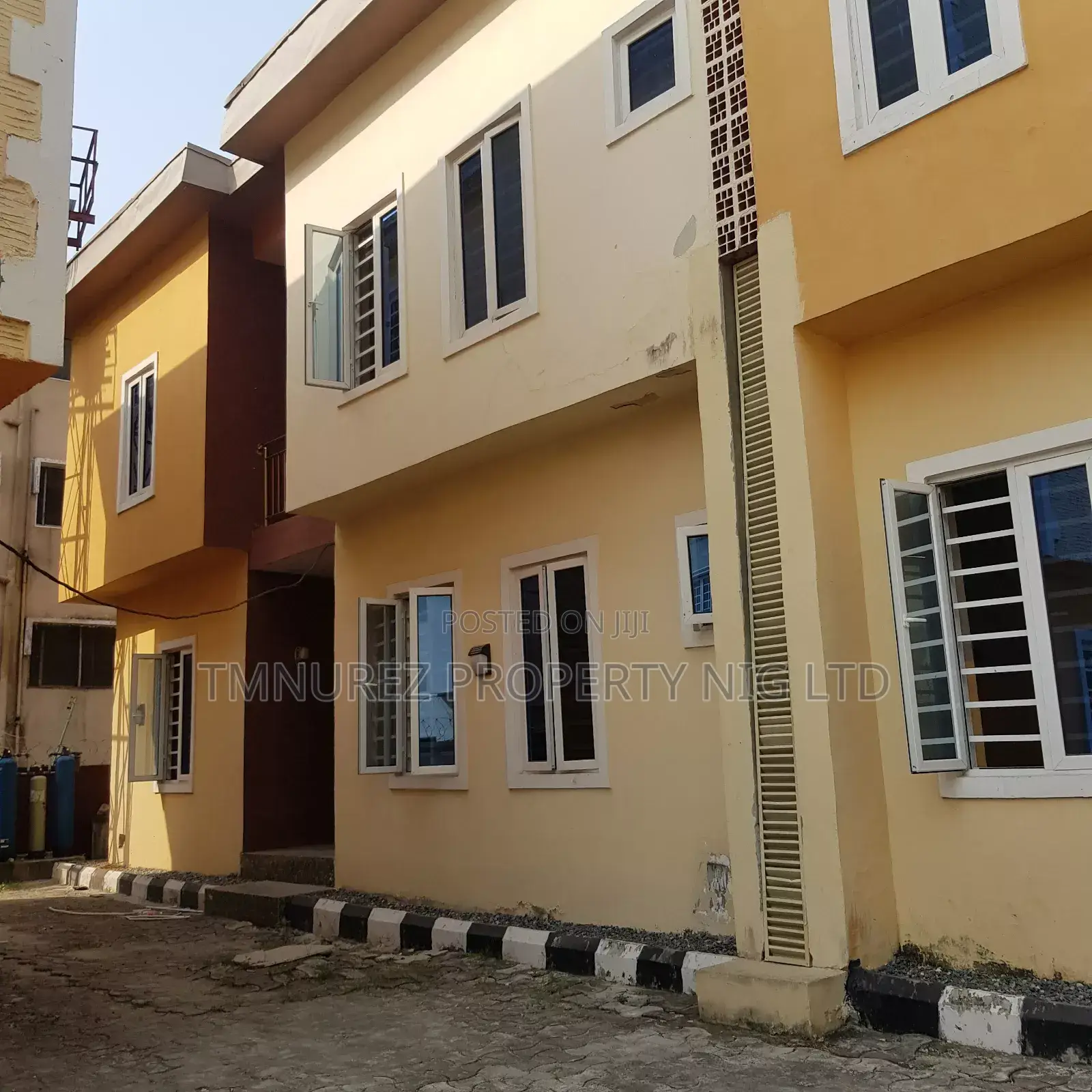 19bdrm Apartment in Osapa London, Lekki Phase 2 for rent