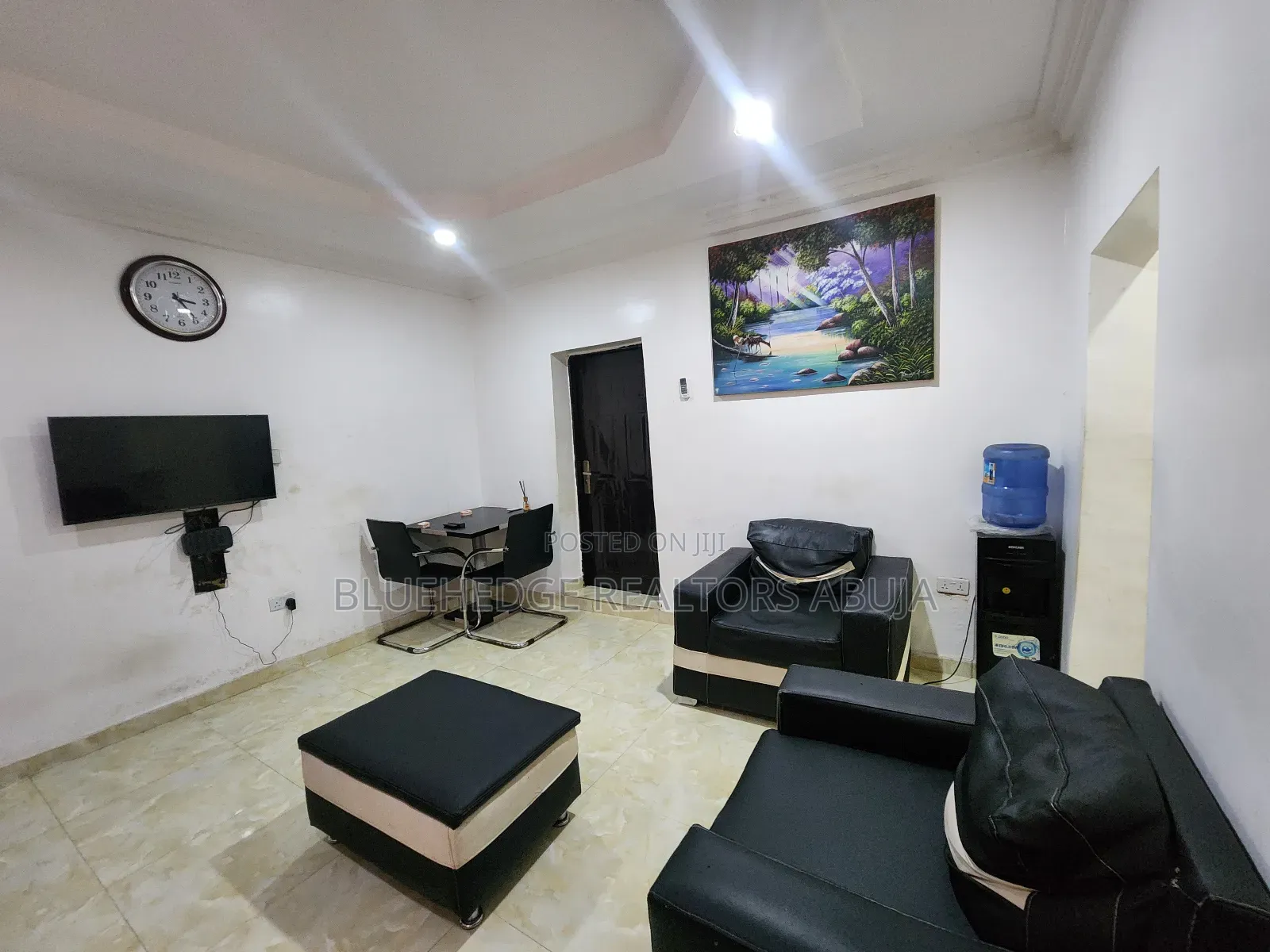 Beautiful Luxury One (1) Bedroom Apartment (Ensuite)
