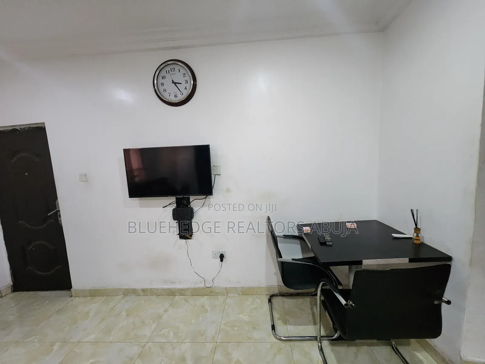 Beautiful Luxury One (1) Bedroom Apartment (Ensuite)