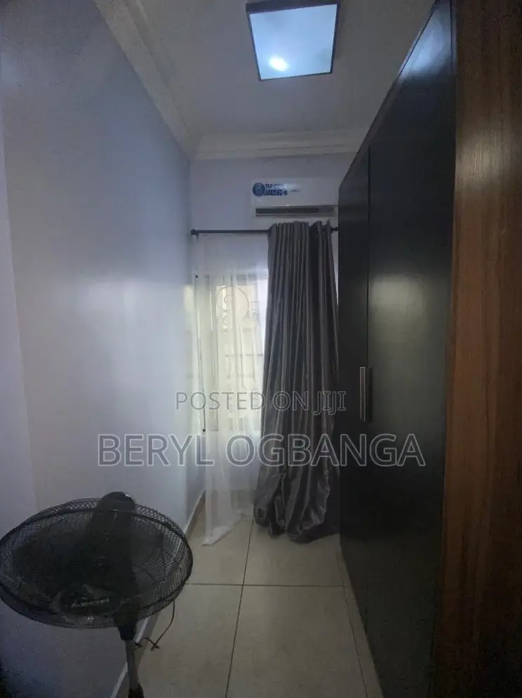 Equipped Room Shortlet With 24hrs Light Wifi and Pool