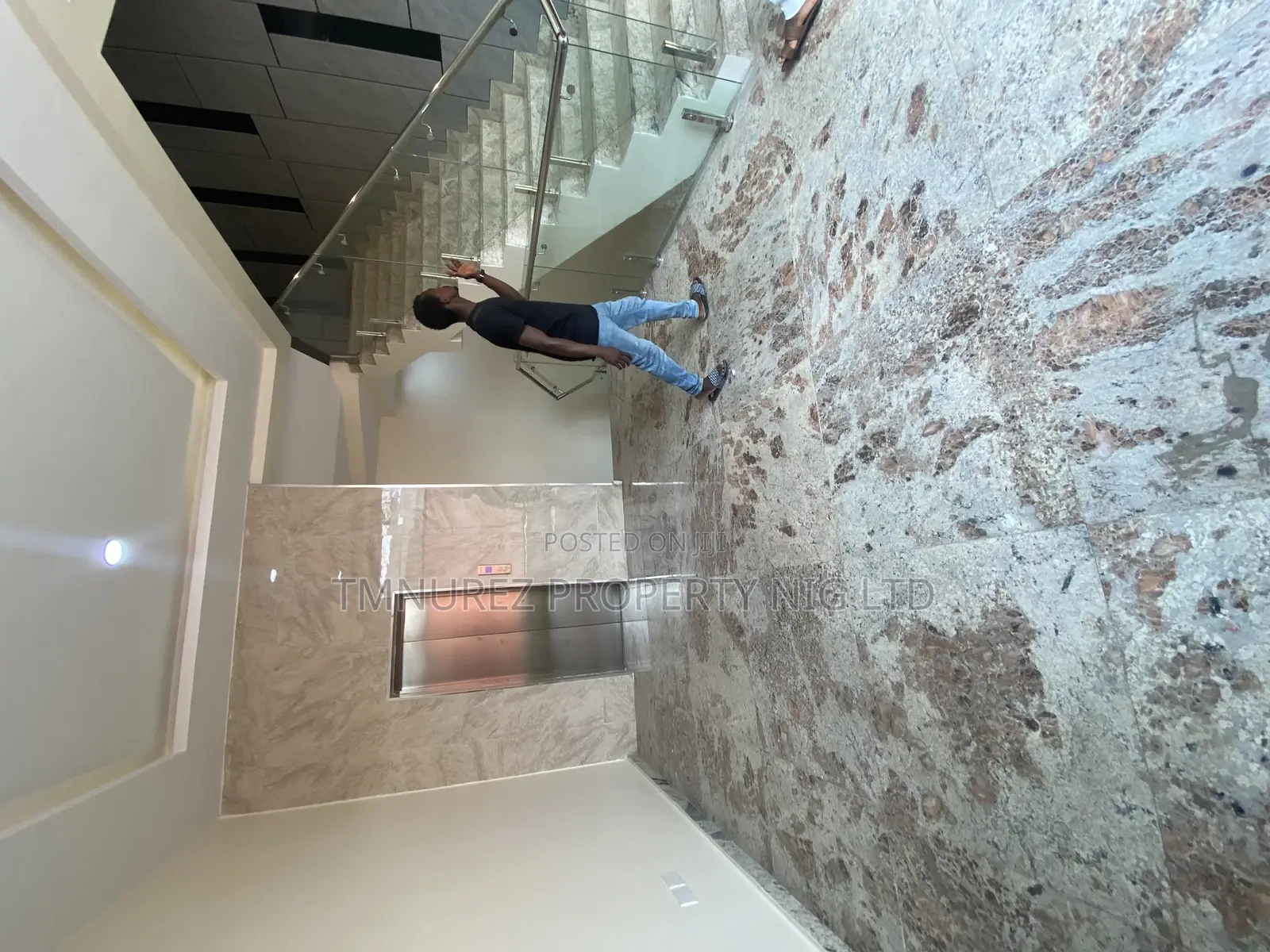 295 Square Metter Open Space Show Room for Rent