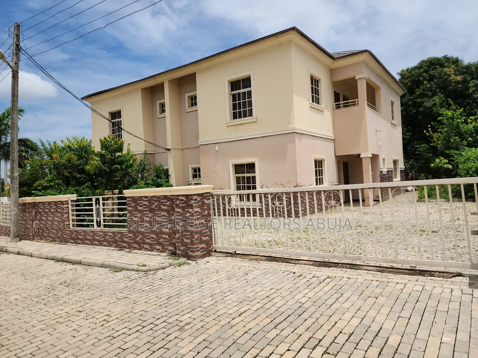 3bdrm House in Al-Madina Estate, Karshi for Sale