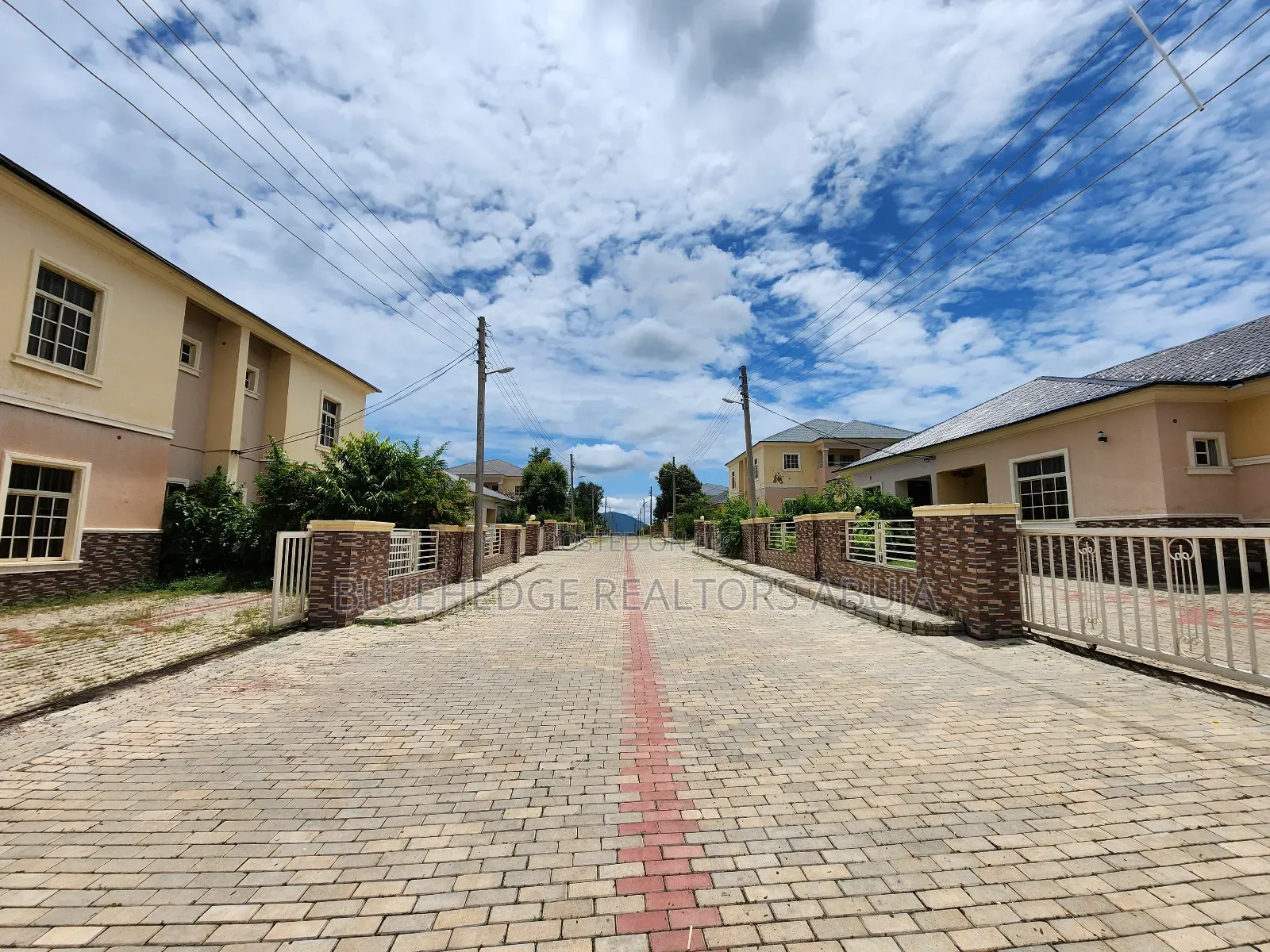 3bdrm House in Al-Madina Estate, Karshi for Sale