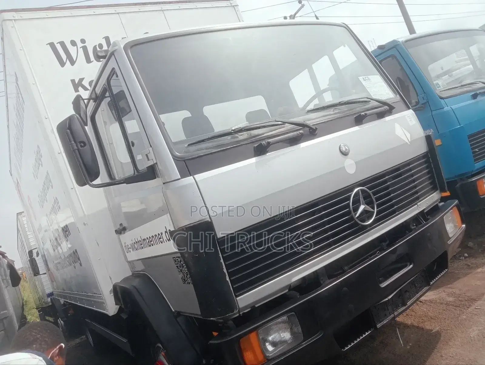Mercedes-Benz 814 Container Body Truck