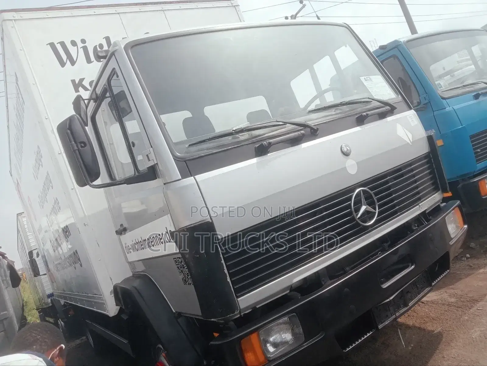 Mercedes-Benz 814 Container Body Truck