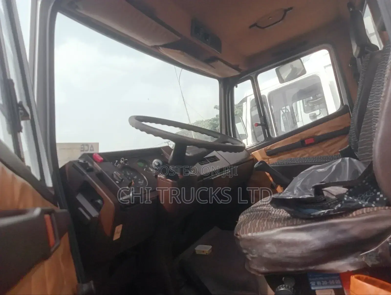 Mercedes-Benz 814 Container Body Truck