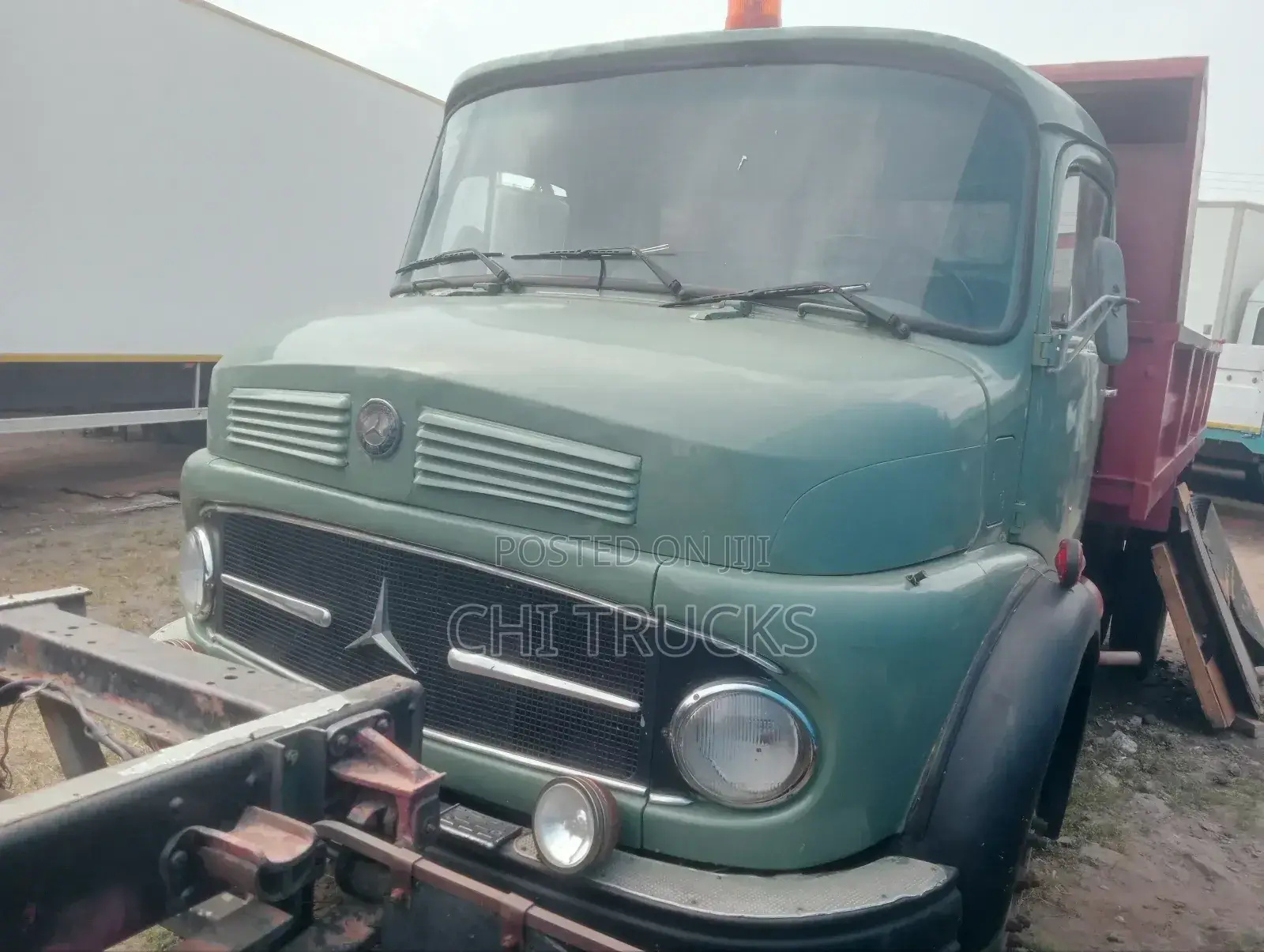 Mercedes-Benz 911 Tipping Truck