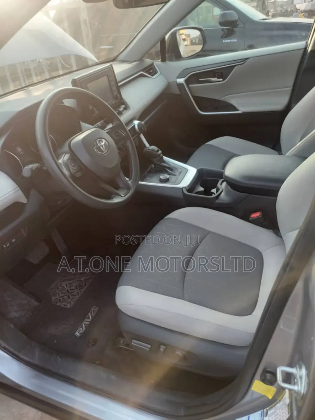 Toyota RAV4 XLE Premium 2022 Silver