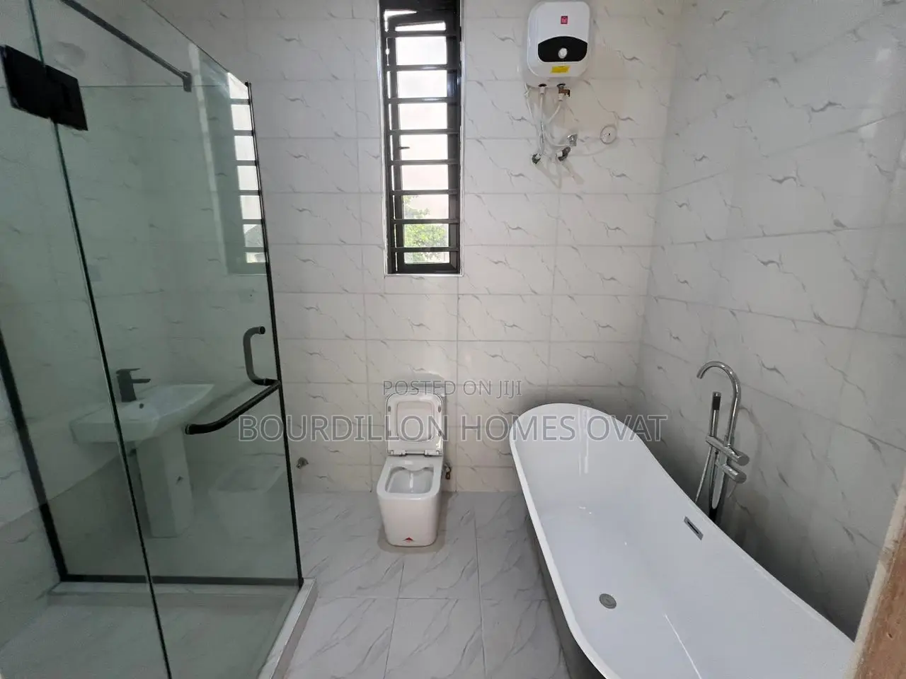 5bdrm Duplex in Chevron for sale