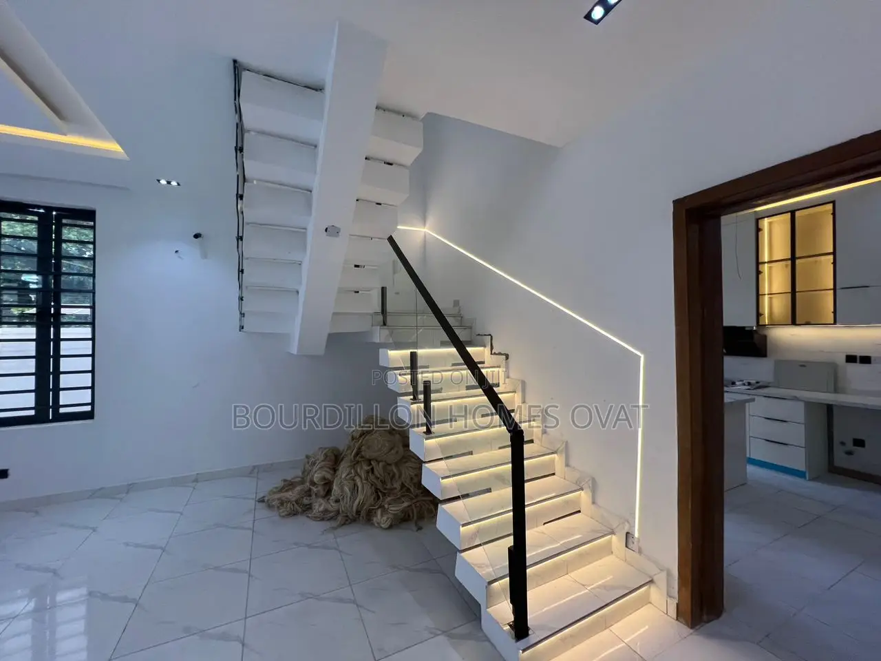 5bdrm Duplex in Chevron for sale