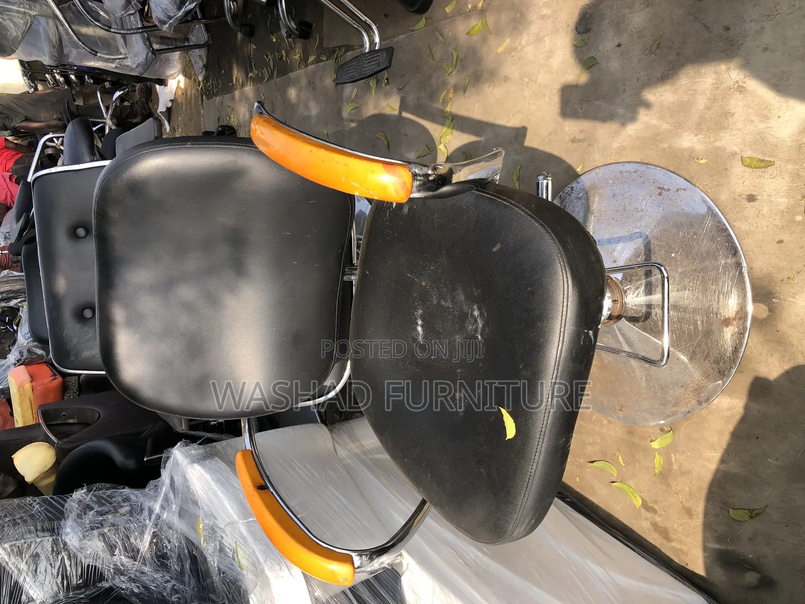 Pumping Saloon Chair