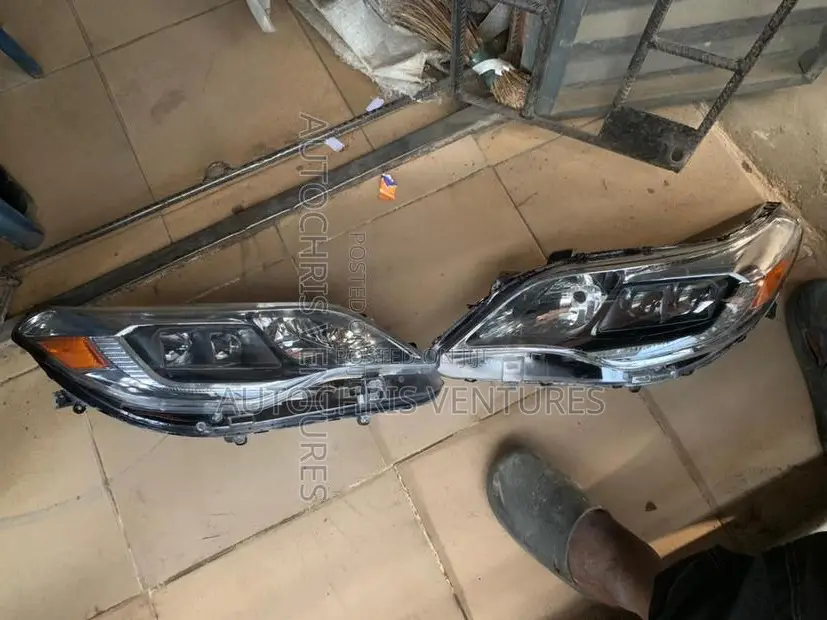 Headlight for Toyota Avalon 2014