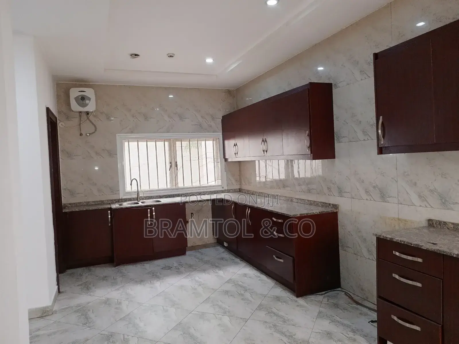 4bdrm Townhouse / Terrace in Maitama for rent