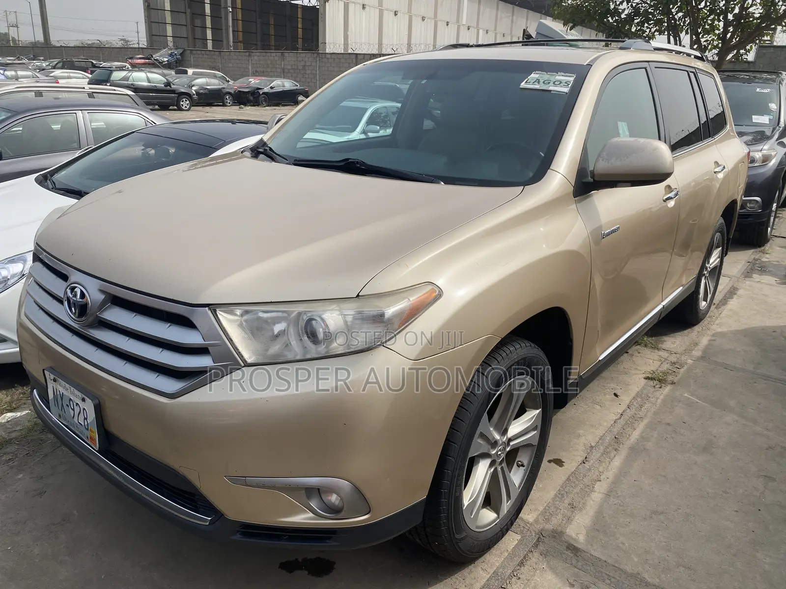 Toyota Highlander Limited 3.5L 2WD 2013 Gold