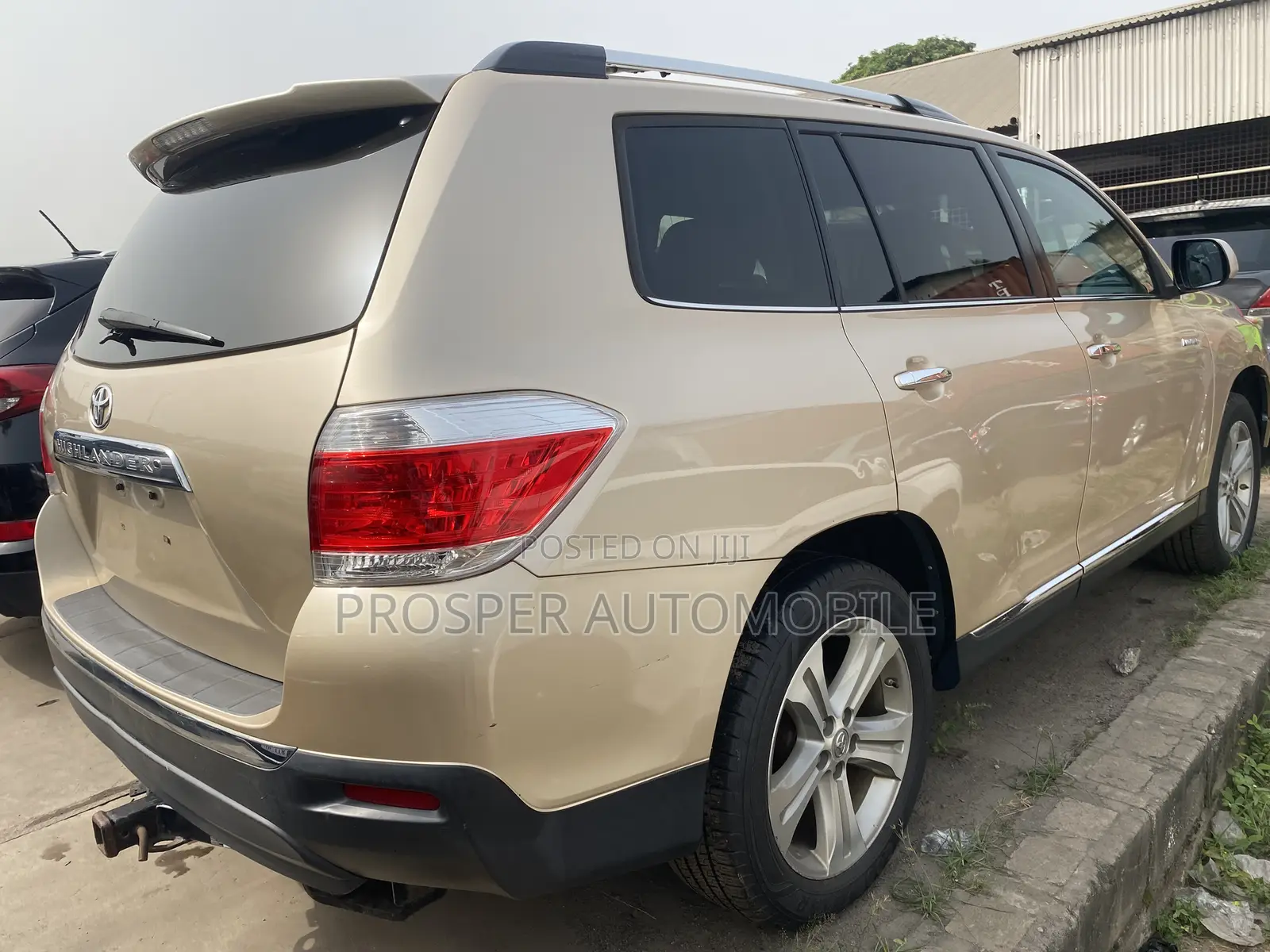 Toyota Highlander Limited 3.5L 2WD 2013 Gold